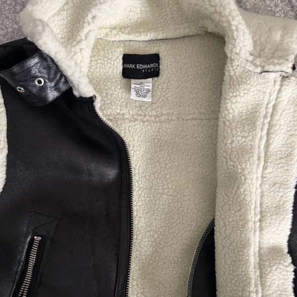 Chic Black and White Shearling Vest - Picture 2 of 6